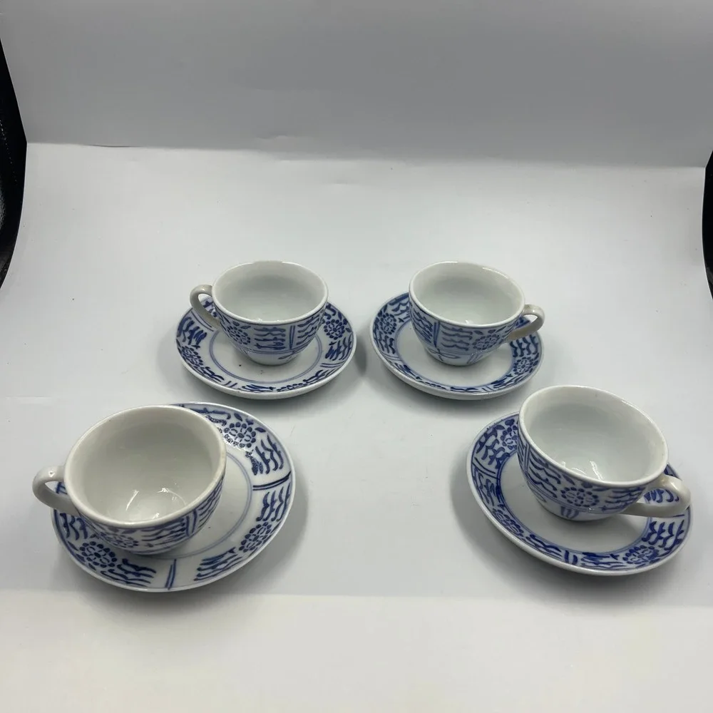 Vtg Blue and White Chinese Porcelain Teacups and Saucers Set of 4 Made in China